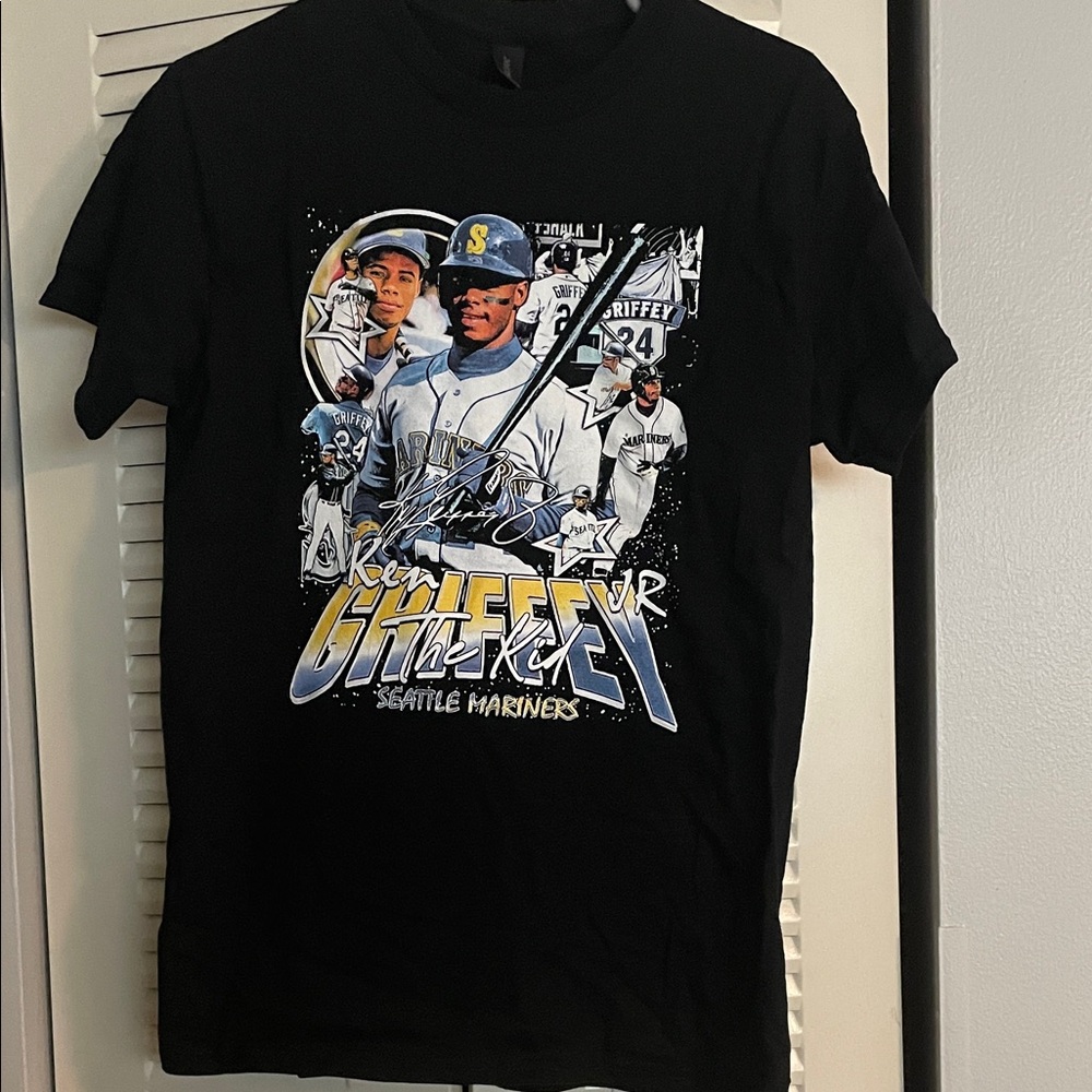 Ken Griffey, Jr. black graphic t-shirt size small.
